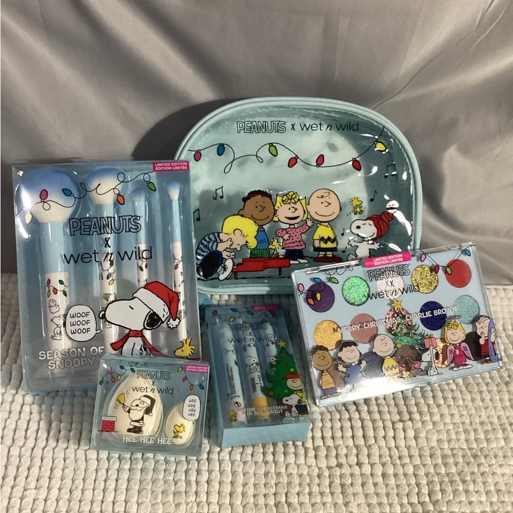 Wet n Wild Peanuts Snoopy Gang 5pc 2022 Set: Bag, Brushes, Sponges & MORE - Picture 14 of 14